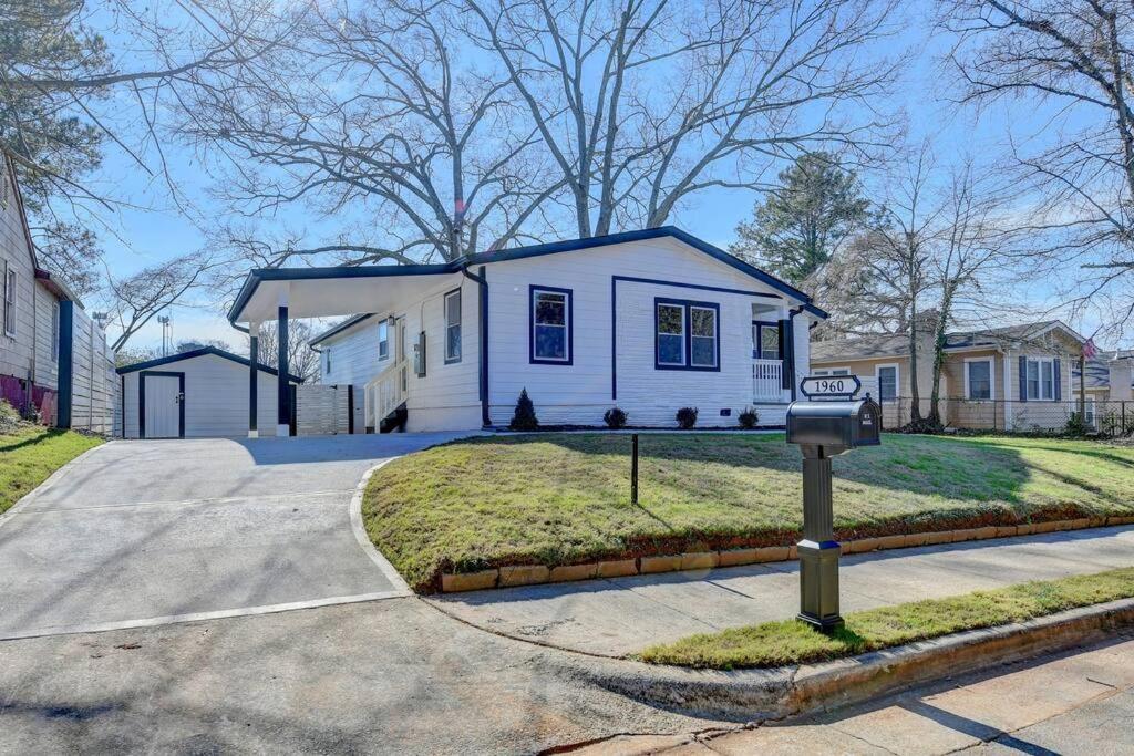 Modern At Colonial College Park Holiday home Atlanta
