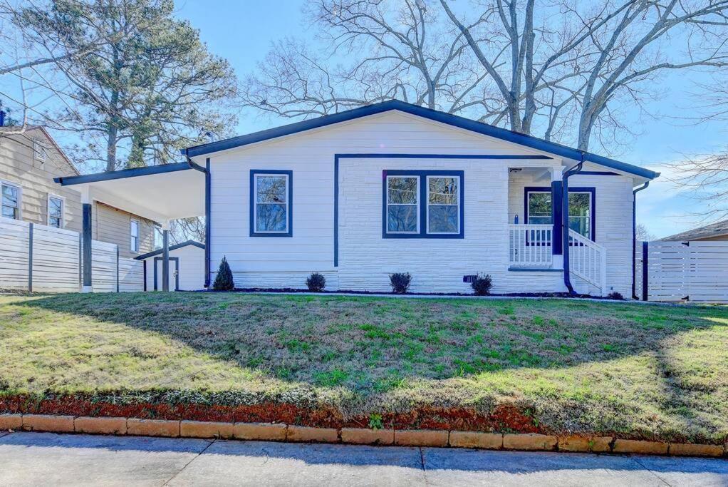Modern At Colonial College Park Holiday home *